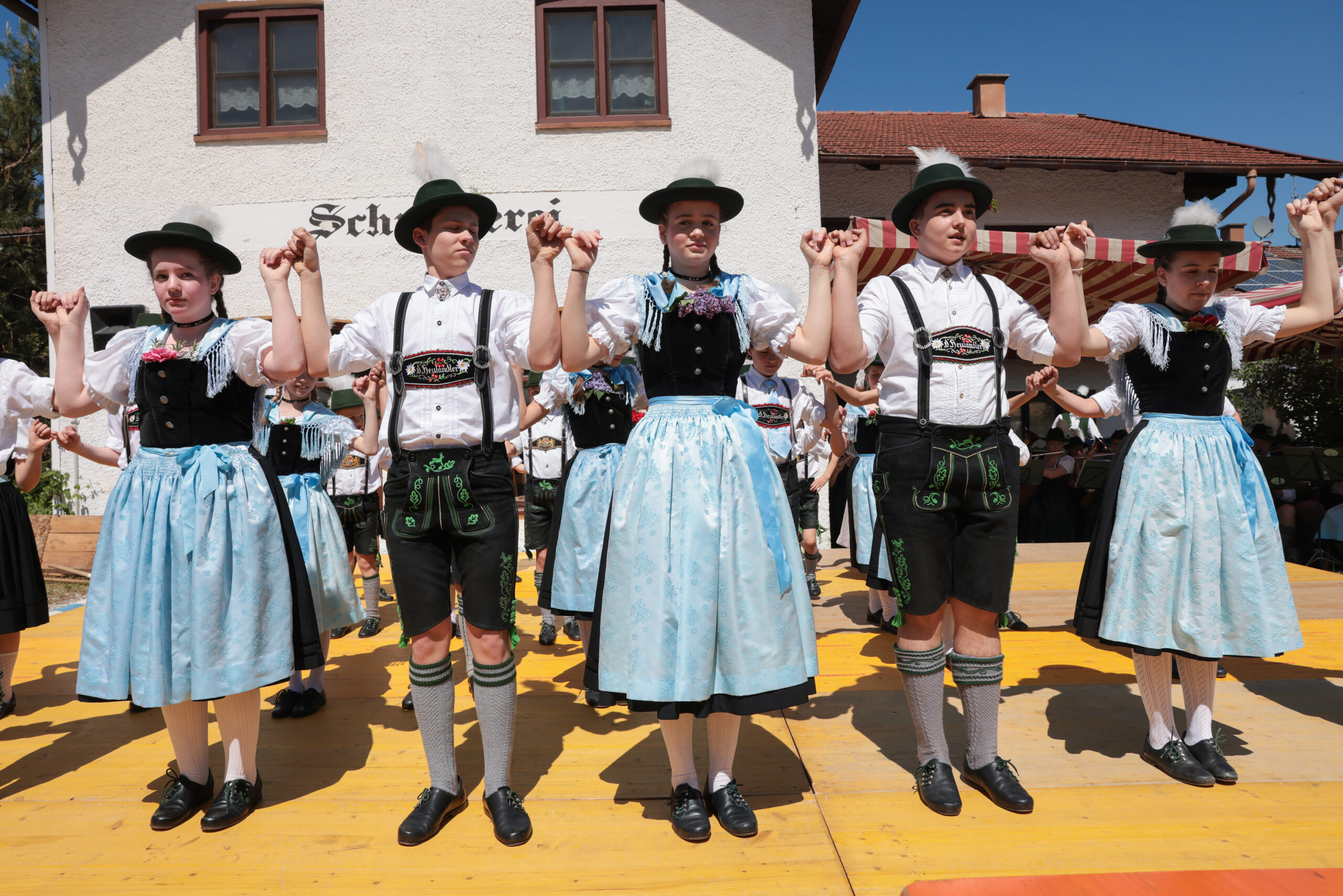 Törring_Maibaum-Aufstellen_2025_2D4A9365