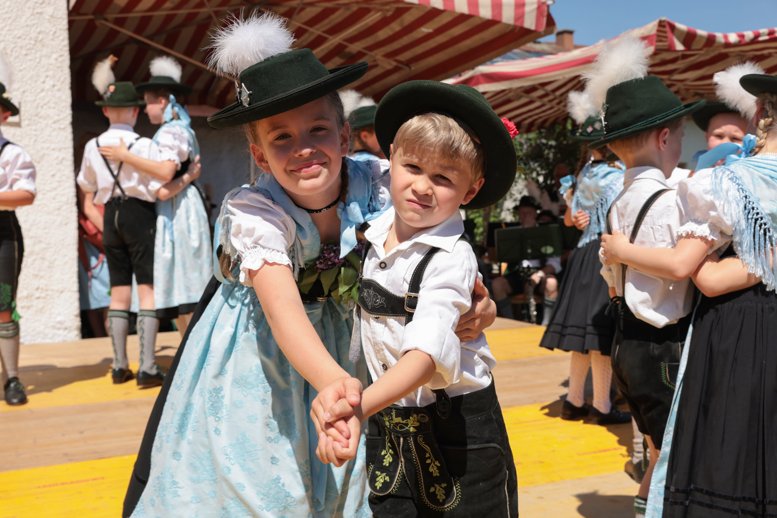 Törring_Maibaum-Aufstellen_2025_2D4A9473