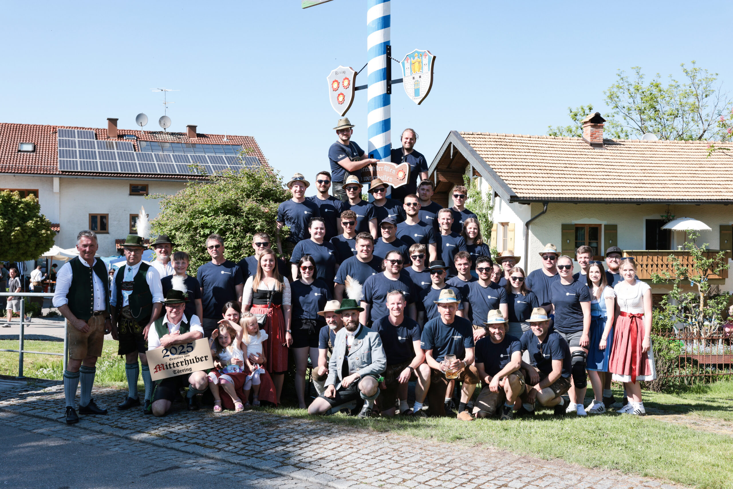 Törring_Maibaum-Aufstellen_2025_2D4A9632